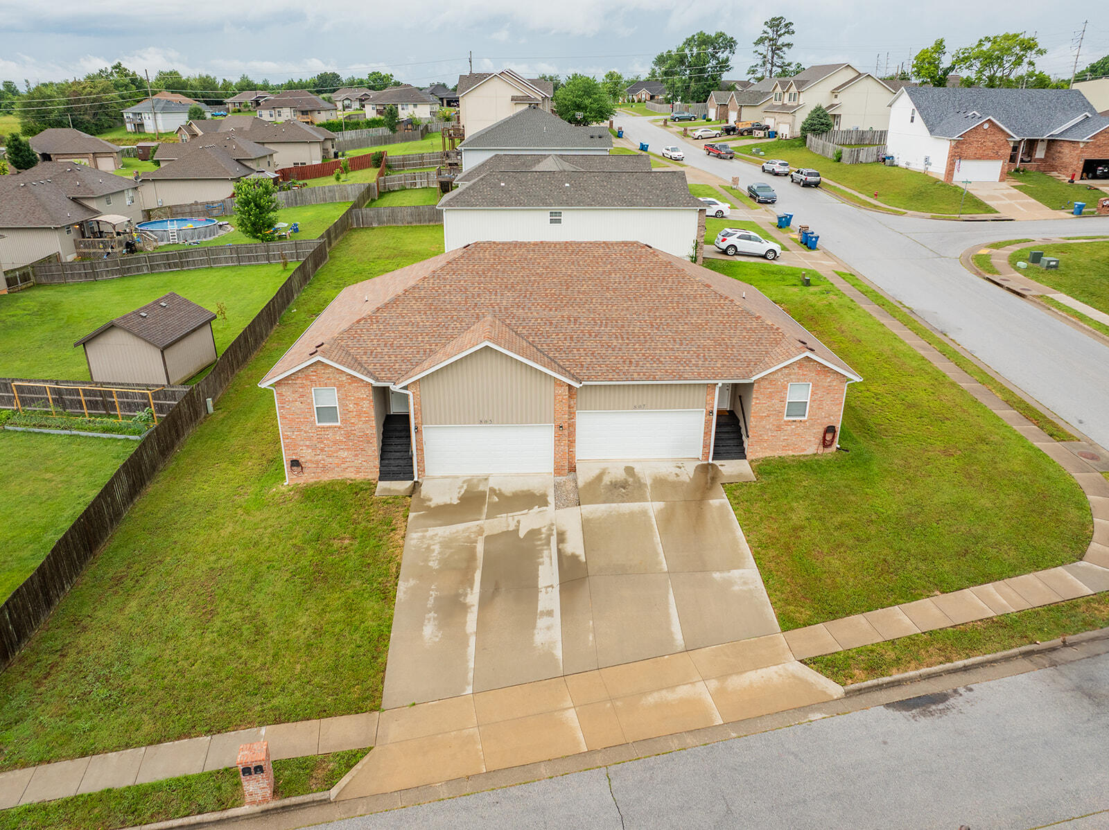 805-807 West Windmill Drive Property Photo 1