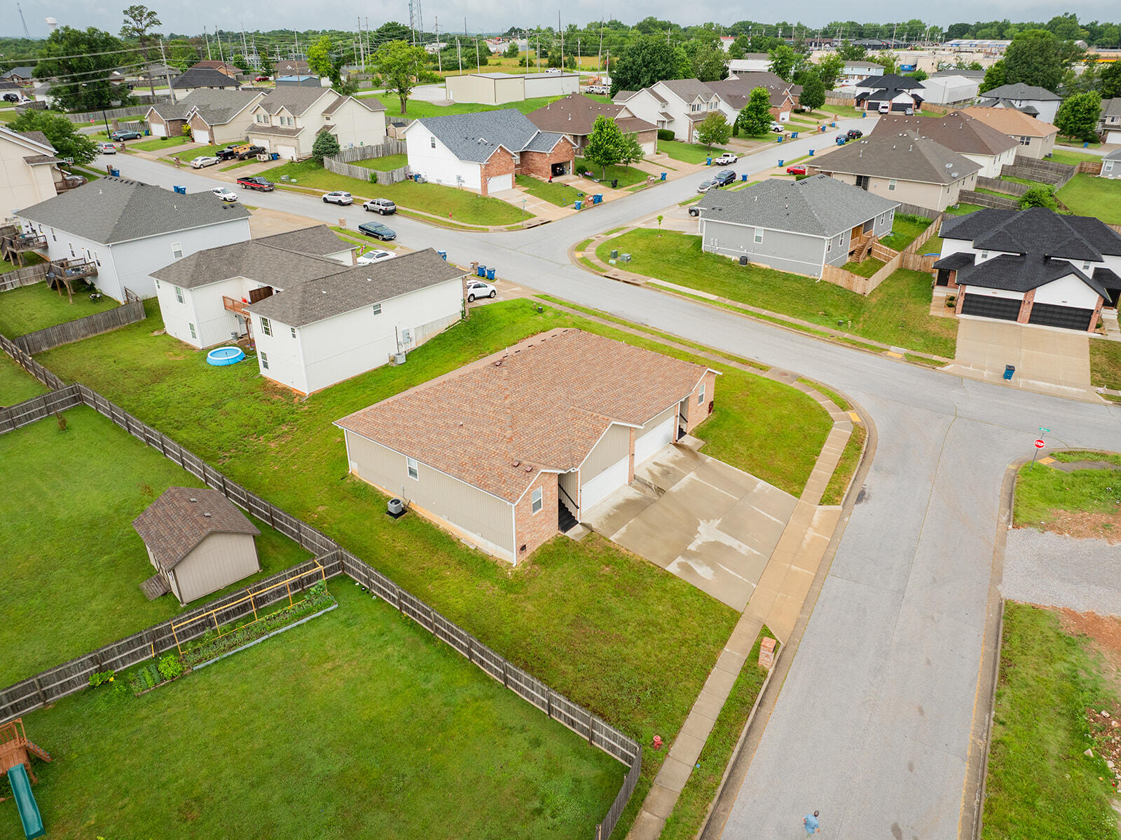 805-807 West Windmill Drive Property Photo 35