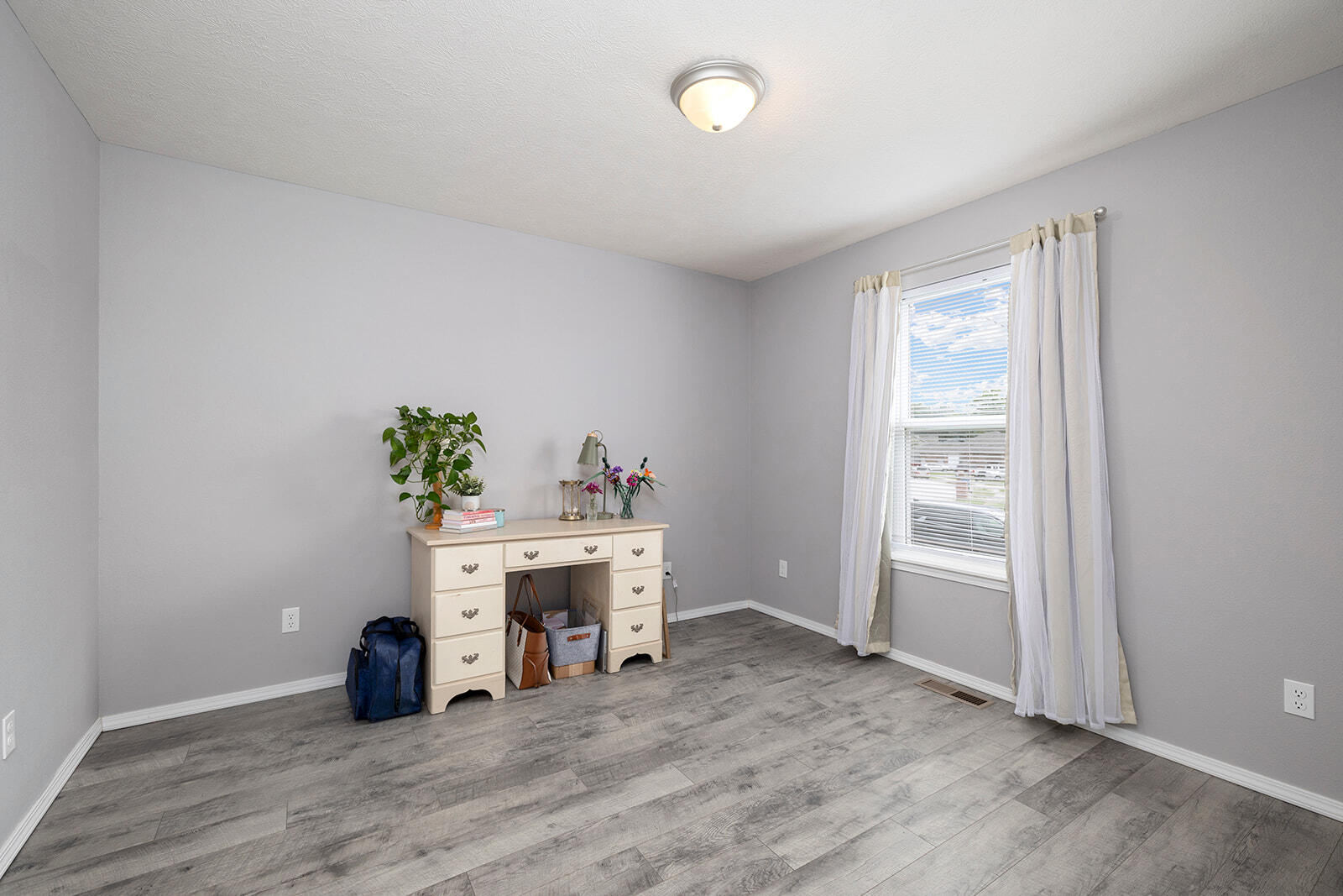 805-807 West Windmill Drive Property Photo 18