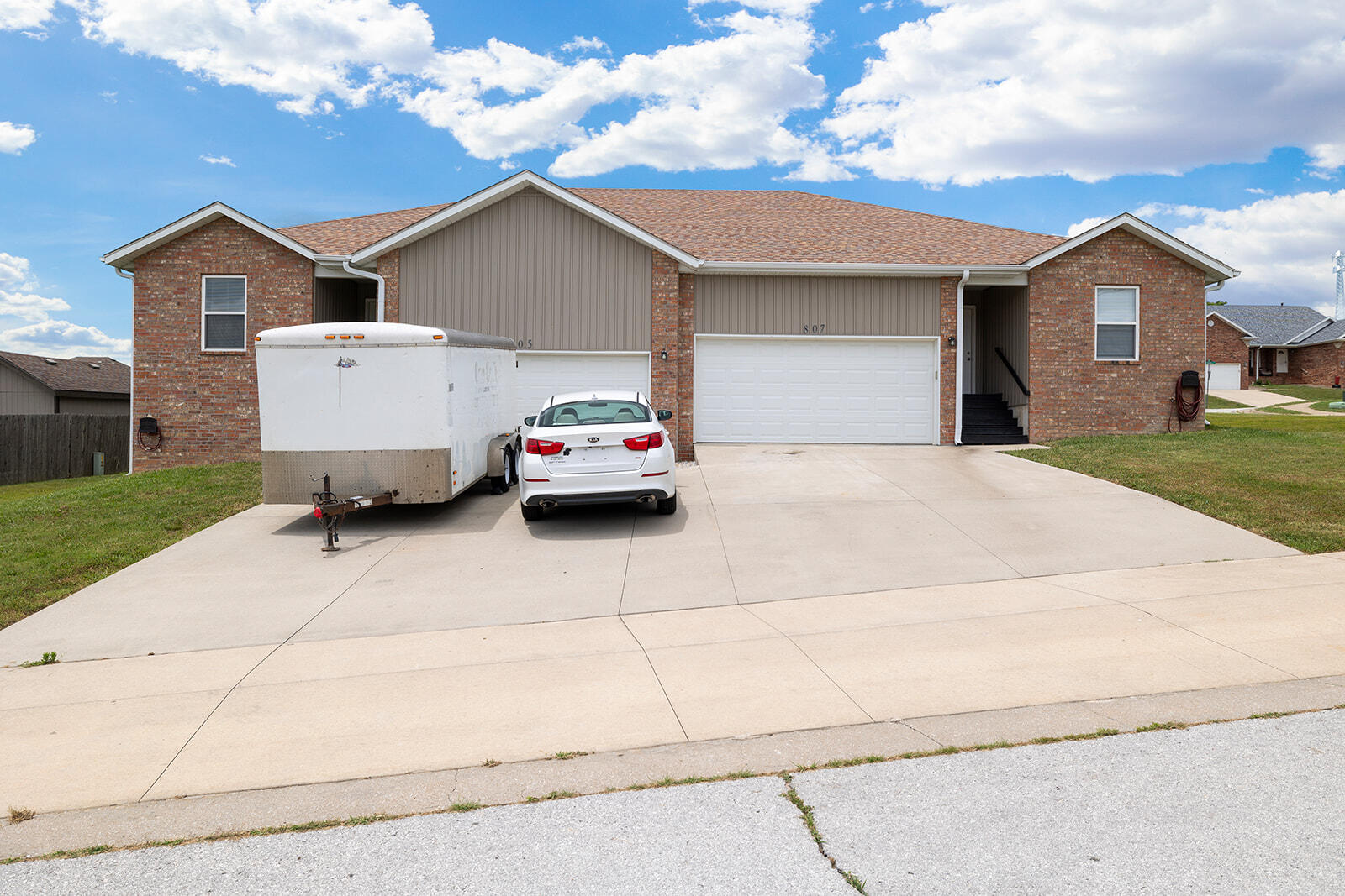 805-807 West Windmill Drive Property Photo 21