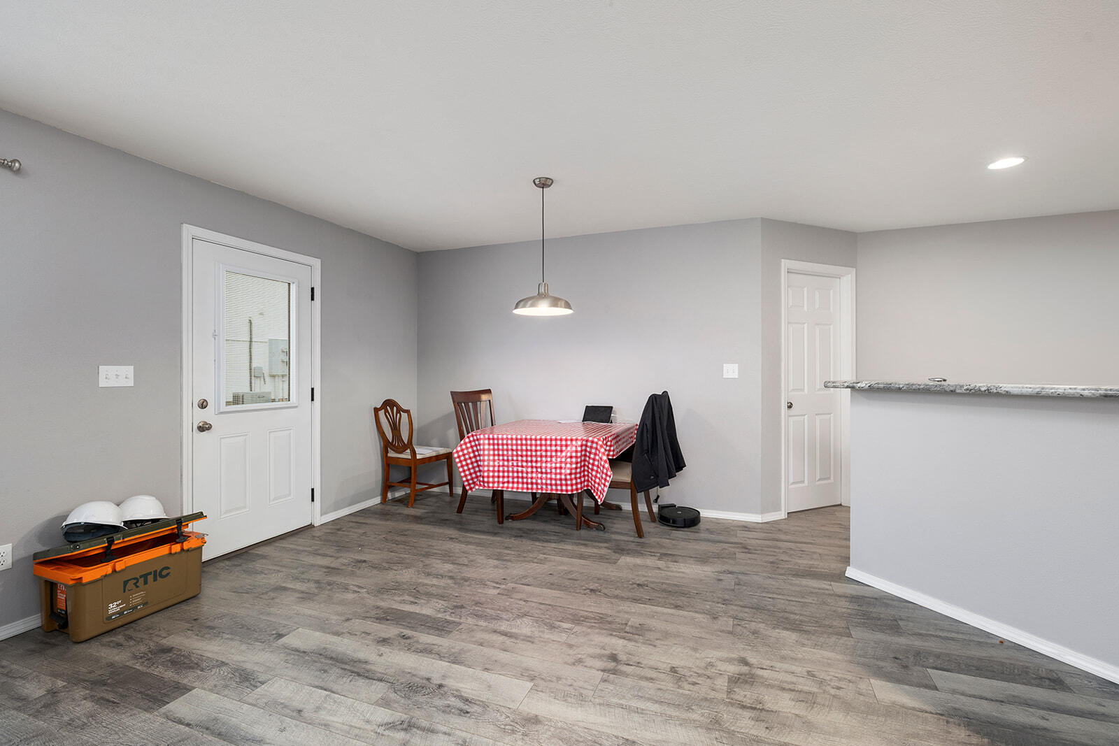 805-807 West Windmill Drive Property Photo 24
