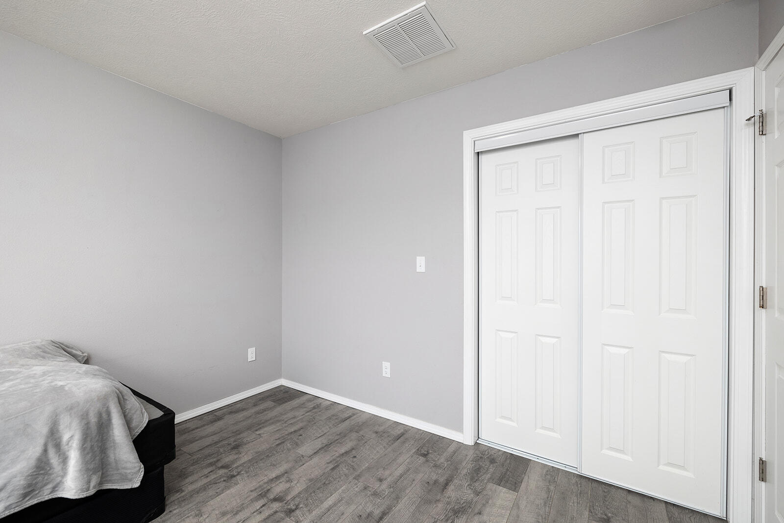 805-807 West Windmill Drive Property Photo 27