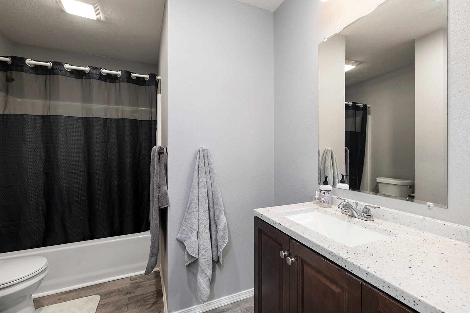 805-807 West Windmill Drive Property Photo 28
