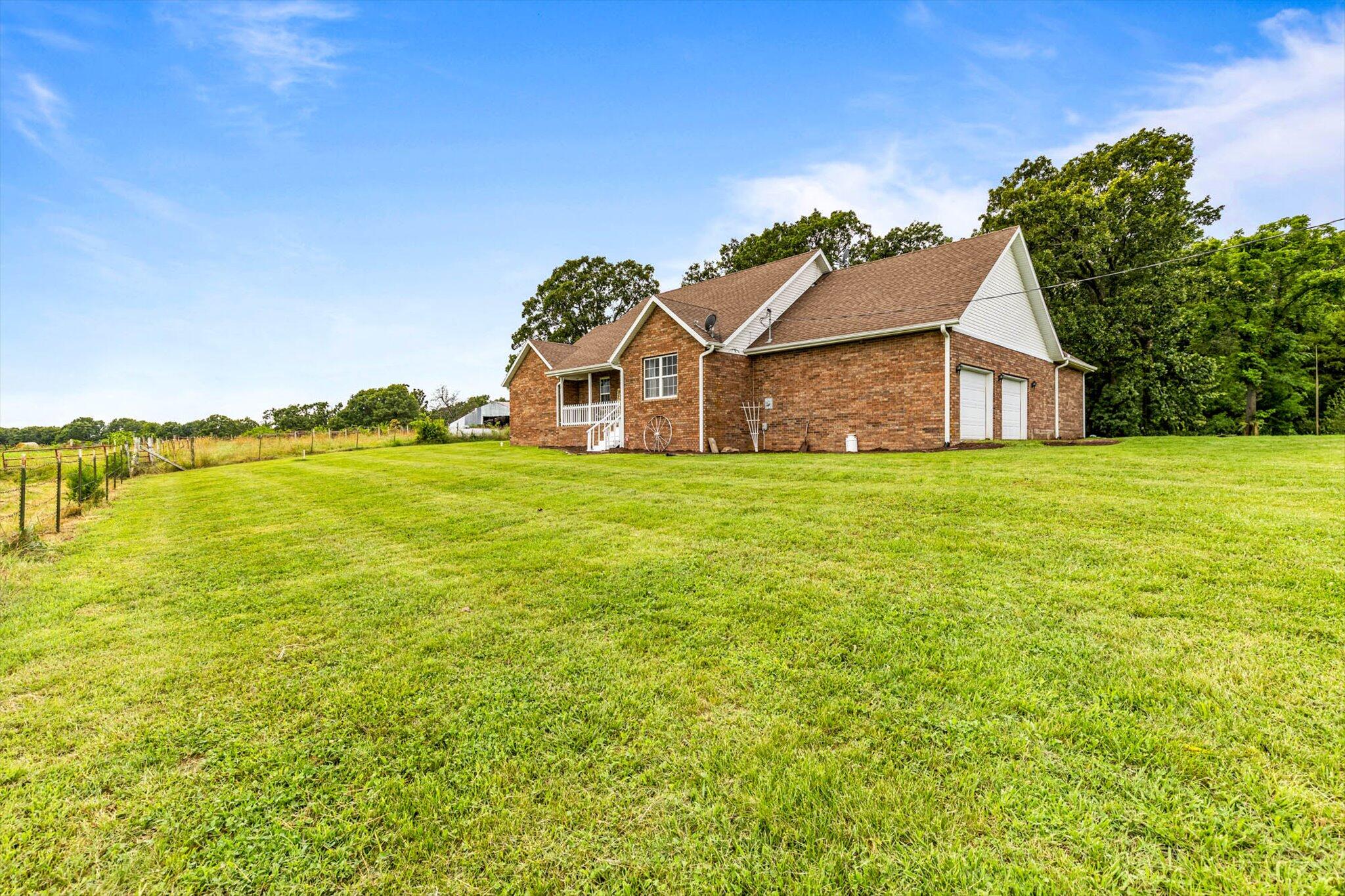 23369 Highway W Property Photo 1