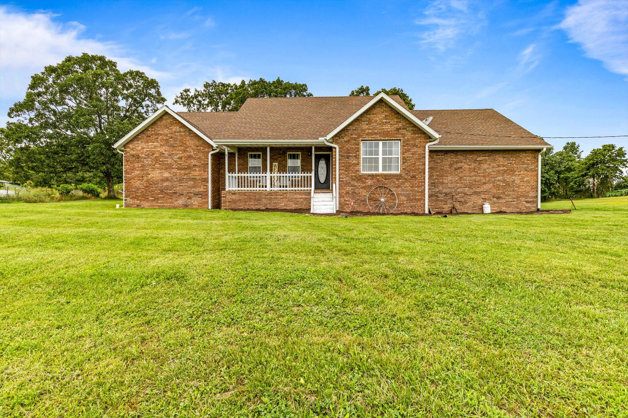 23369 Highway W Property Photo 2