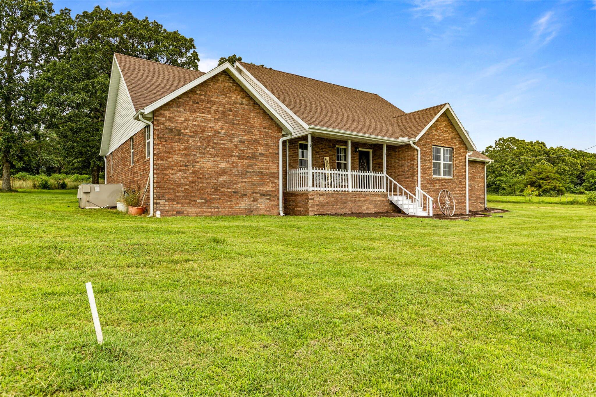 23369 Highway W Property Photo 3
