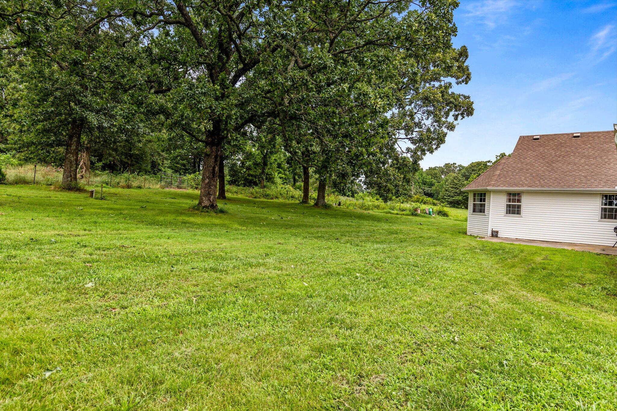 23369 Highway W Property Photo 4