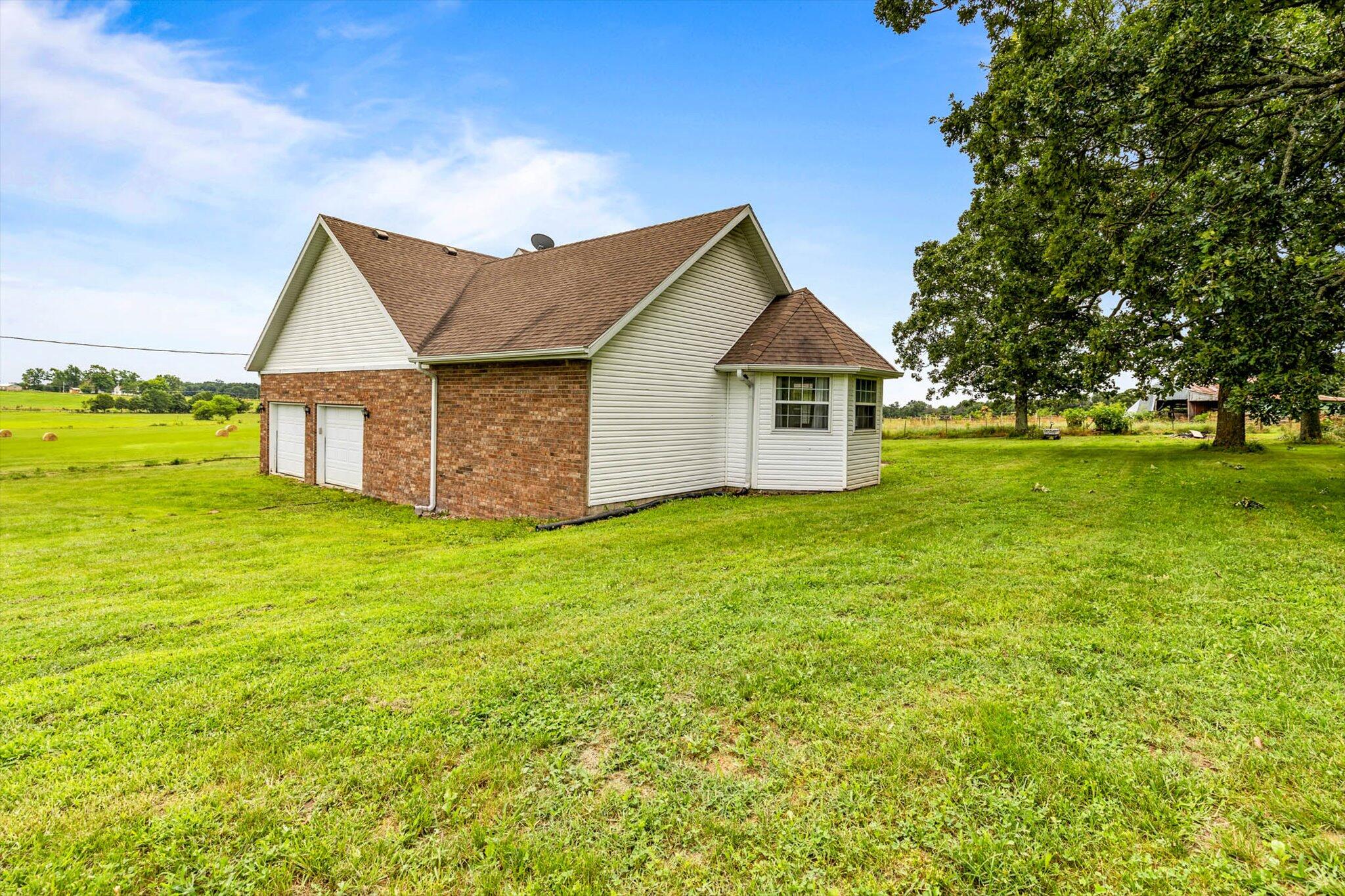 23369 Highway W Property Photo 7