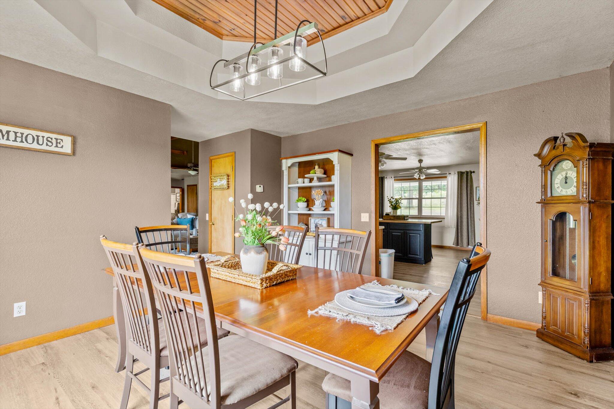 23369 Highway W Property Photo 9