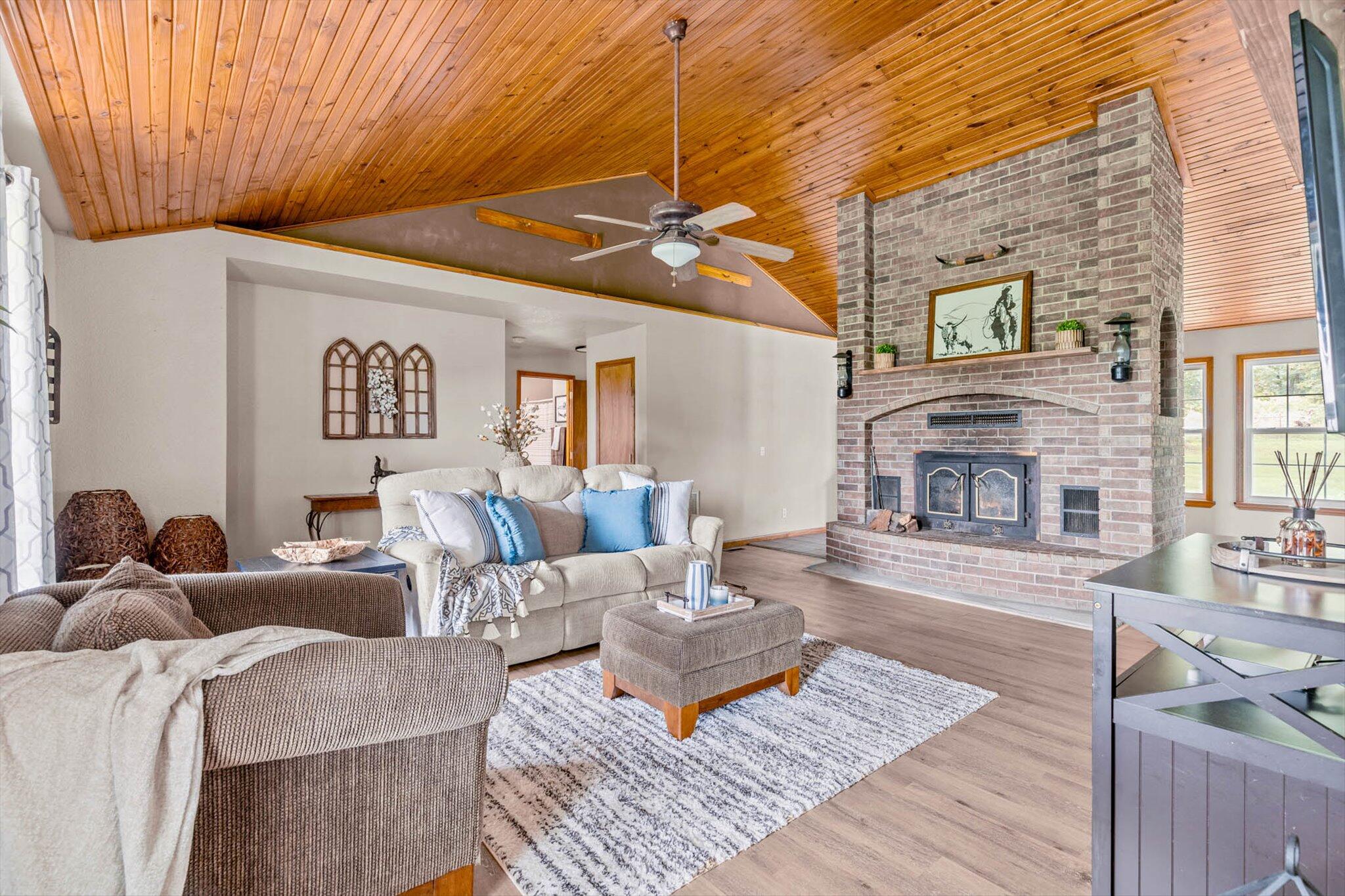 23369 Highway W Property Photo 10