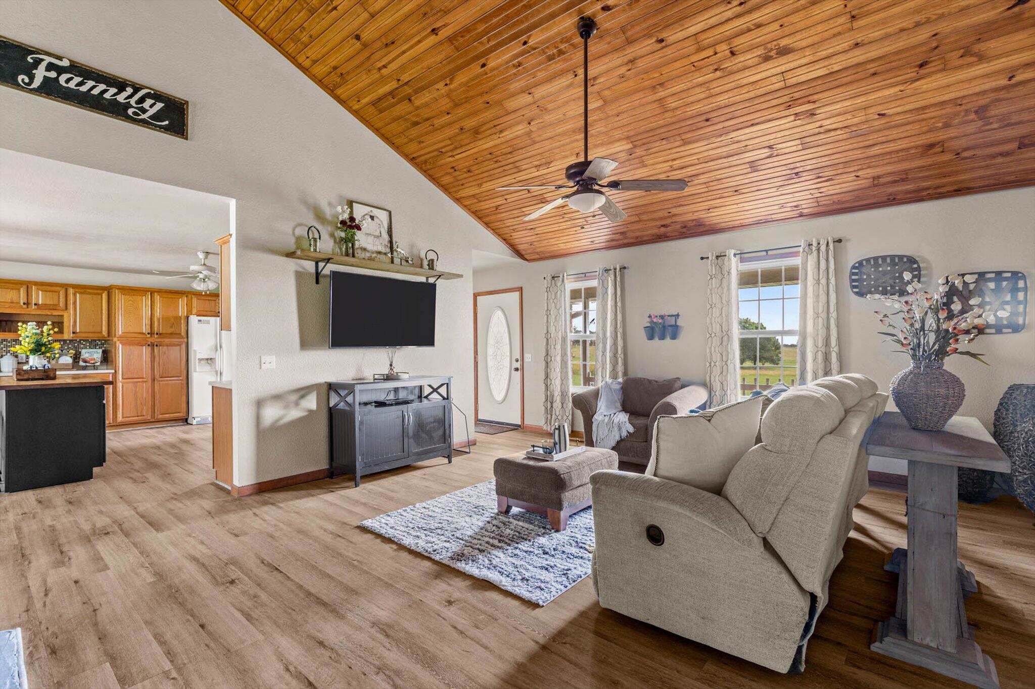 23369 Highway W Property Photo 12