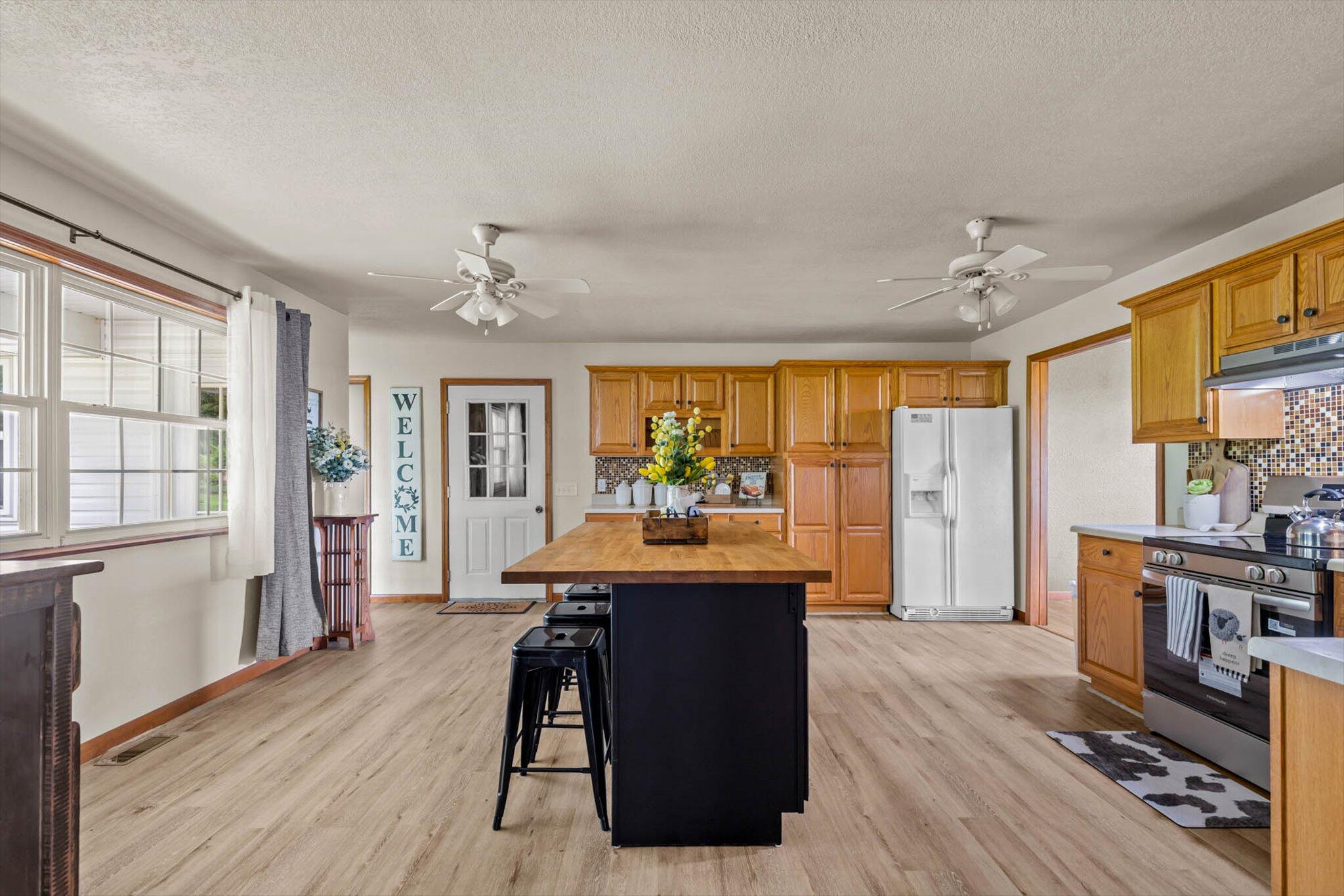 23369 Highway W Property Photo 13