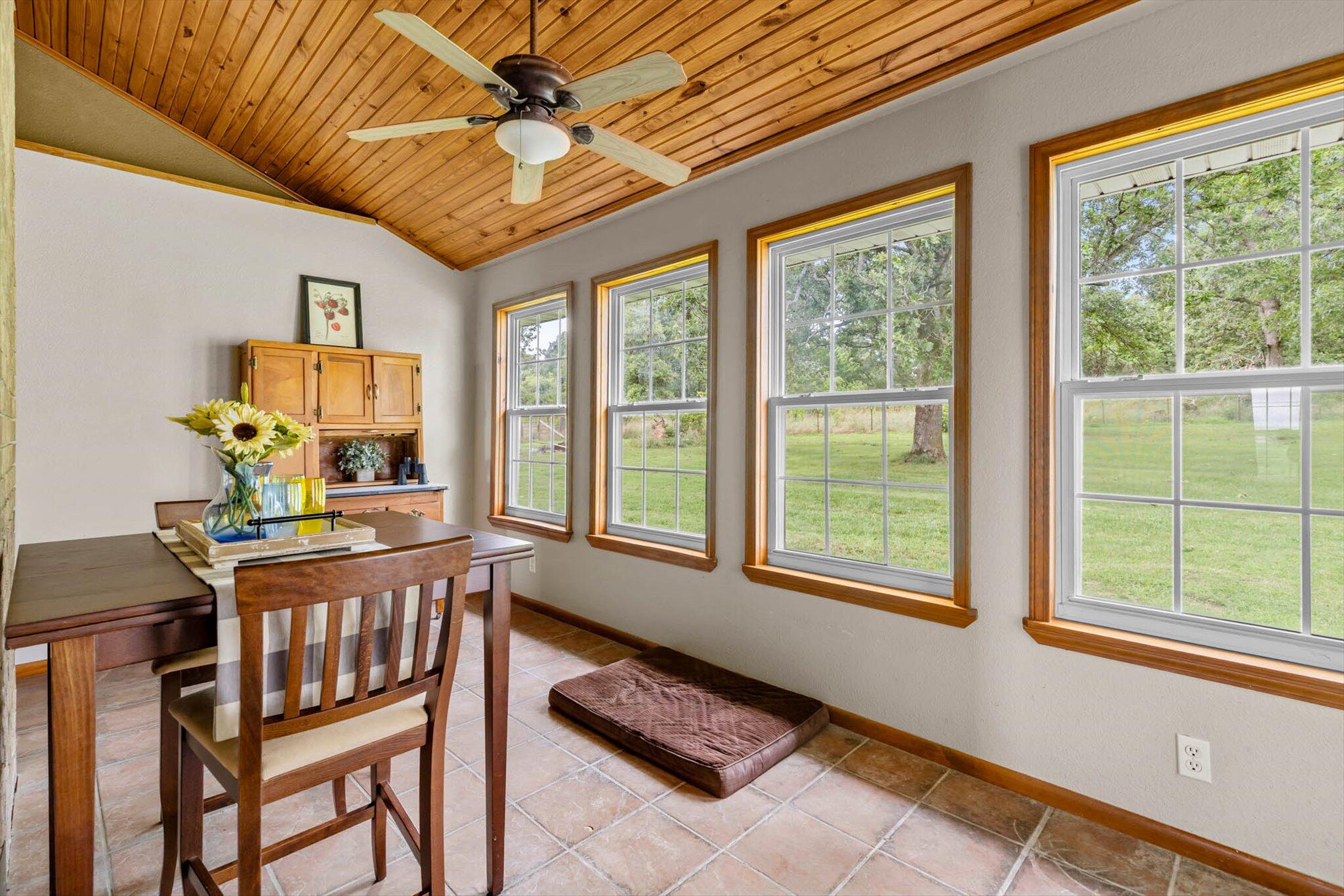 23369 Highway W Property Photo 14