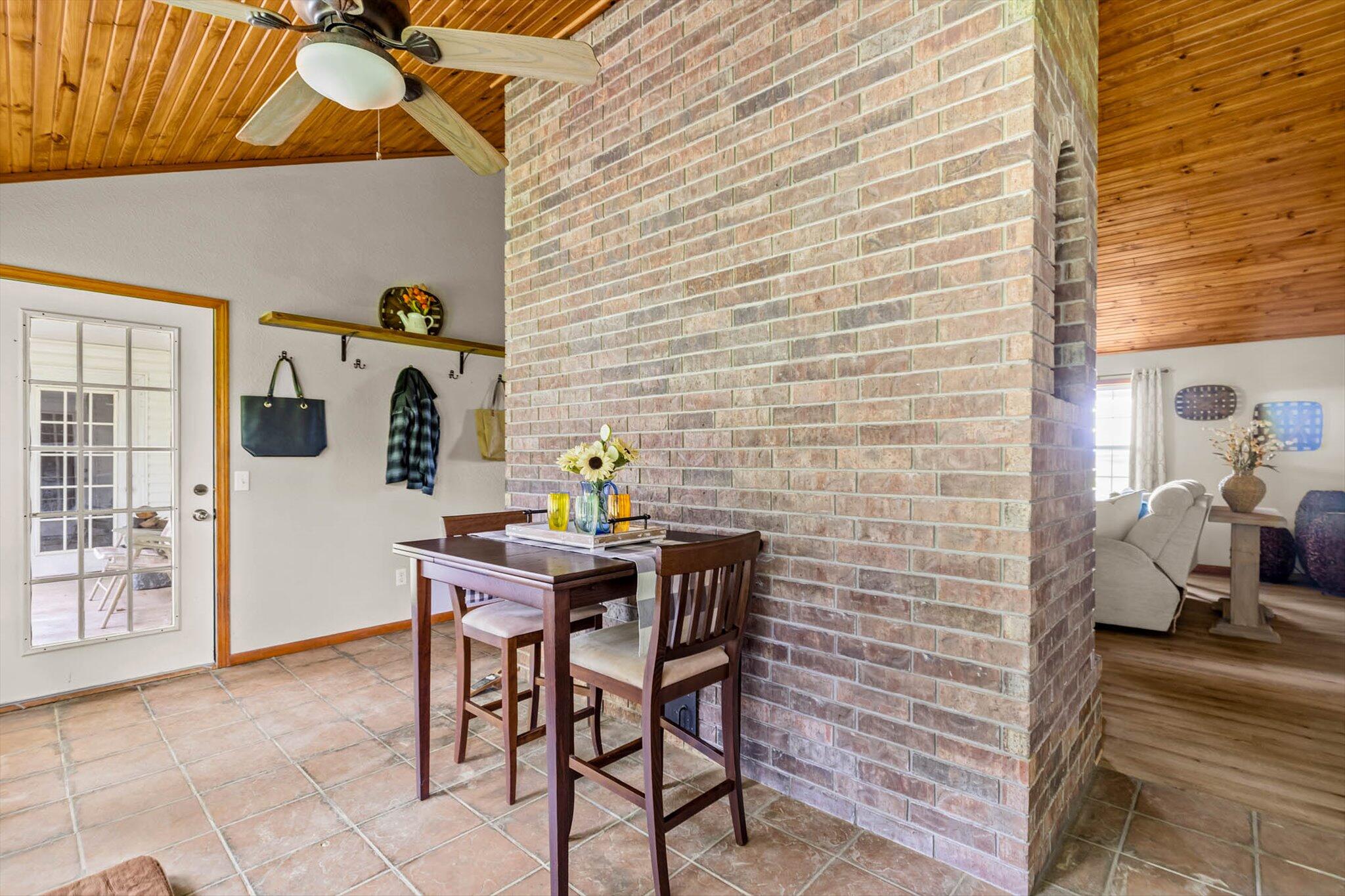 23369 Highway W Property Photo 15