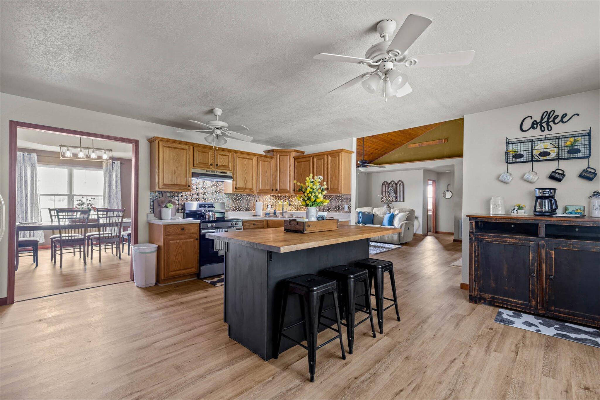 23369 Highway W Property Photo 16