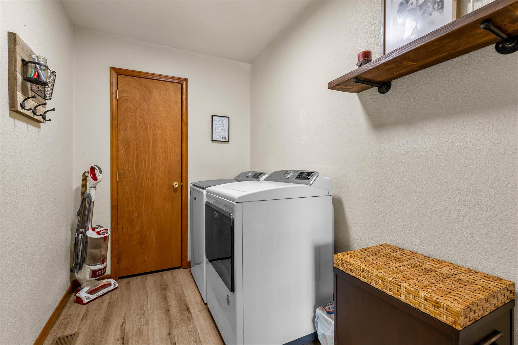 23369 Highway W Property Photo 23