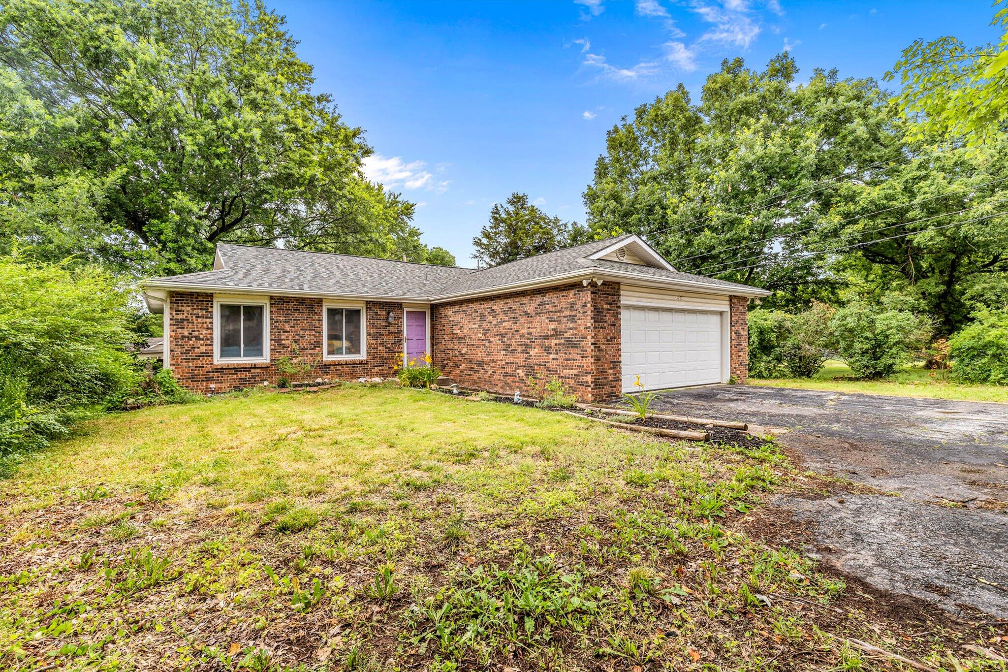 2275 East Battlefield Road Property Photo 1