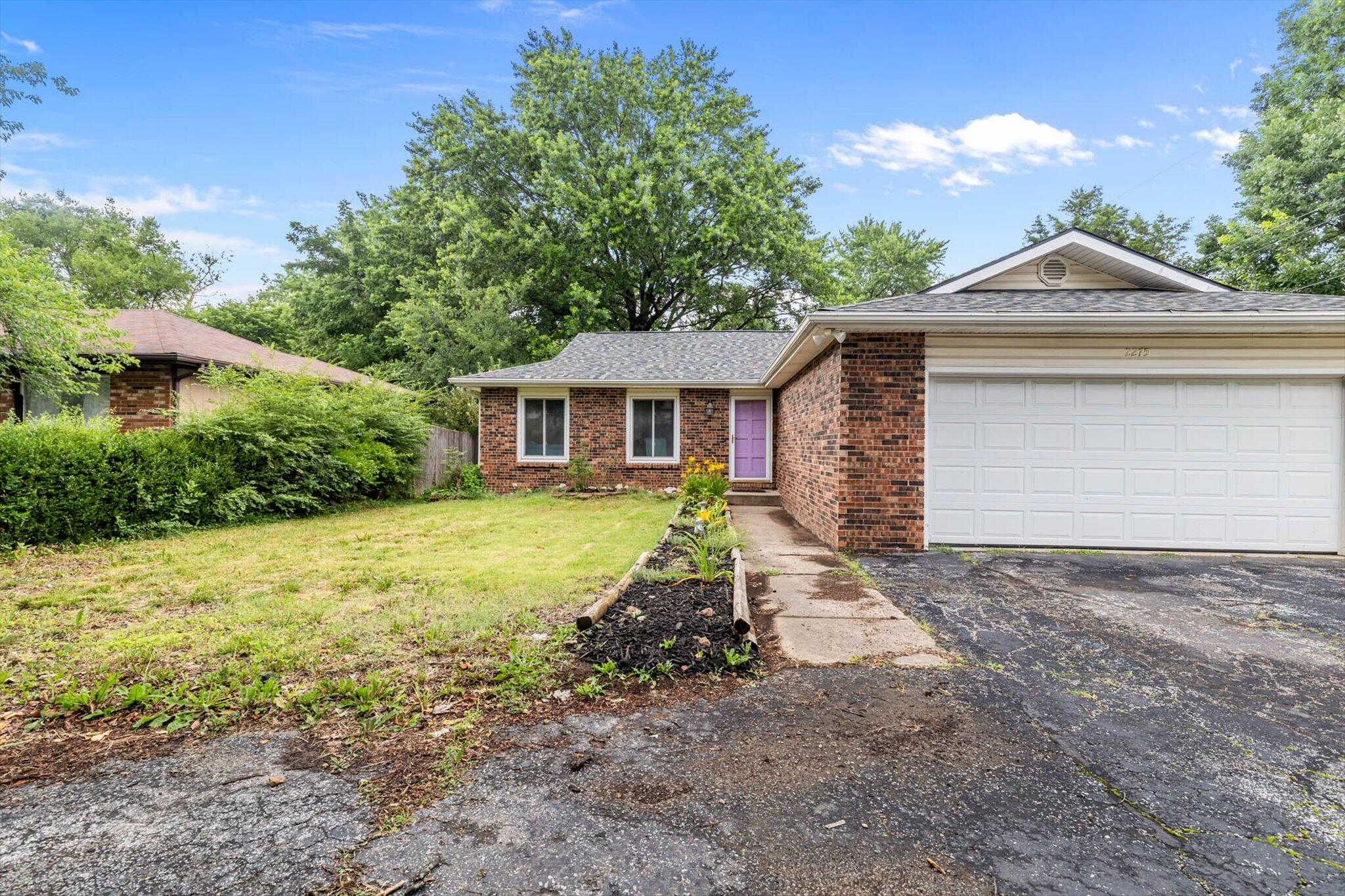 2275 East Battlefield Road Property Photo 4