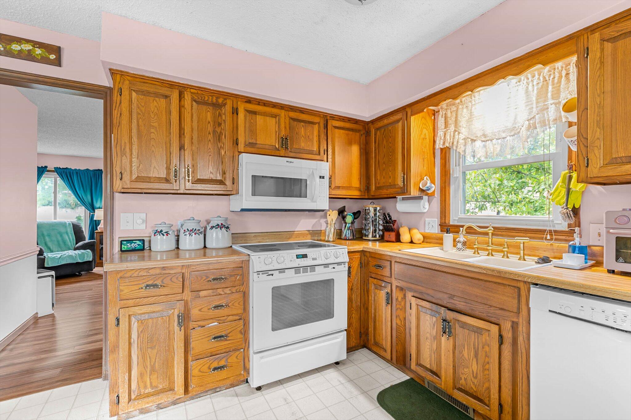 2275 East Battlefield Road Property Photo 9