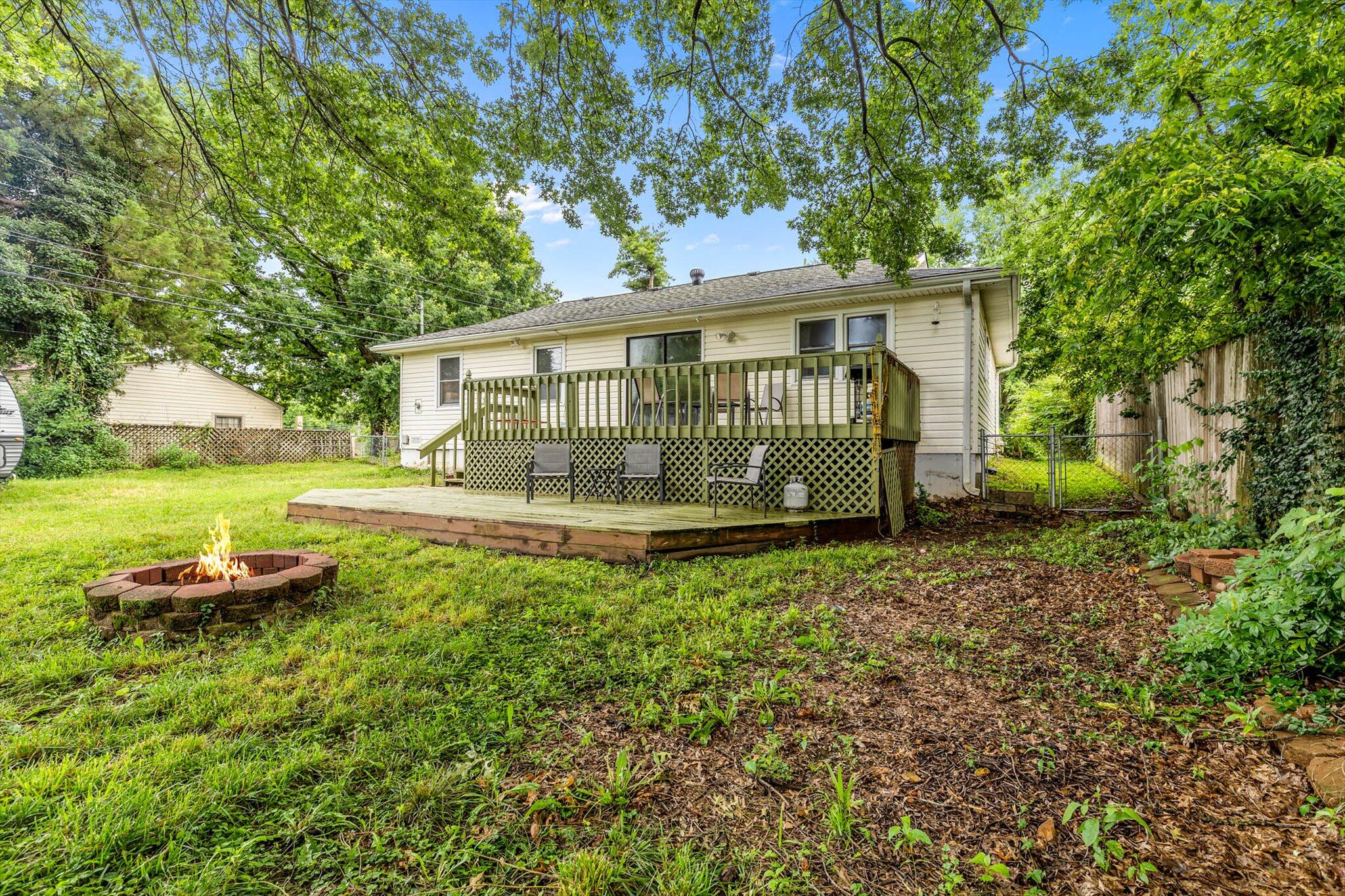 2275 East Battlefield Road Property Photo 23