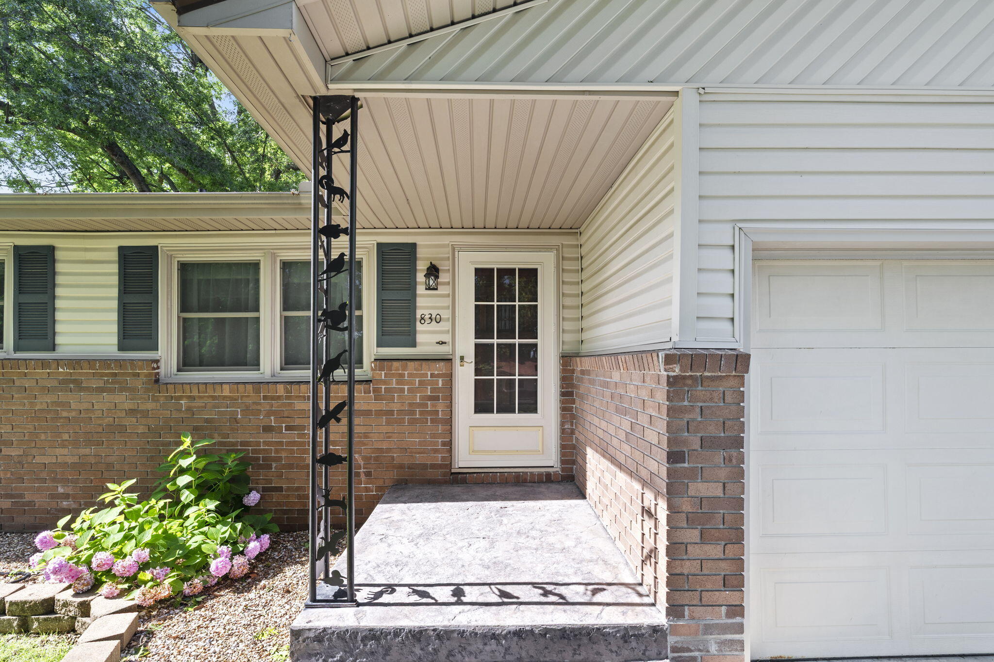 830 West Morningside Street Property Photo 2