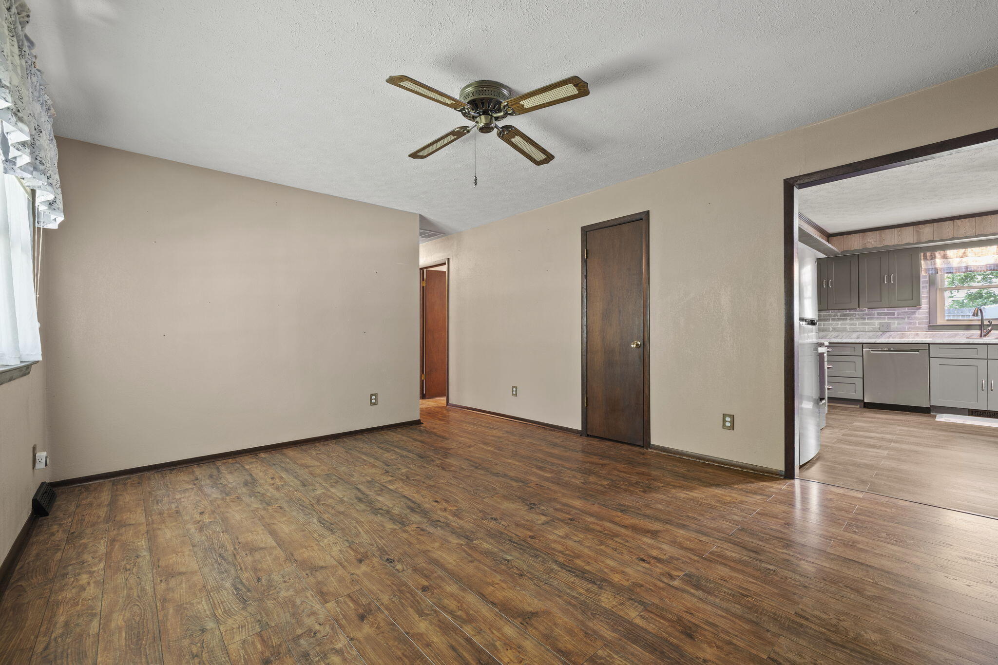 830 West Morningside Street Property Photo 3