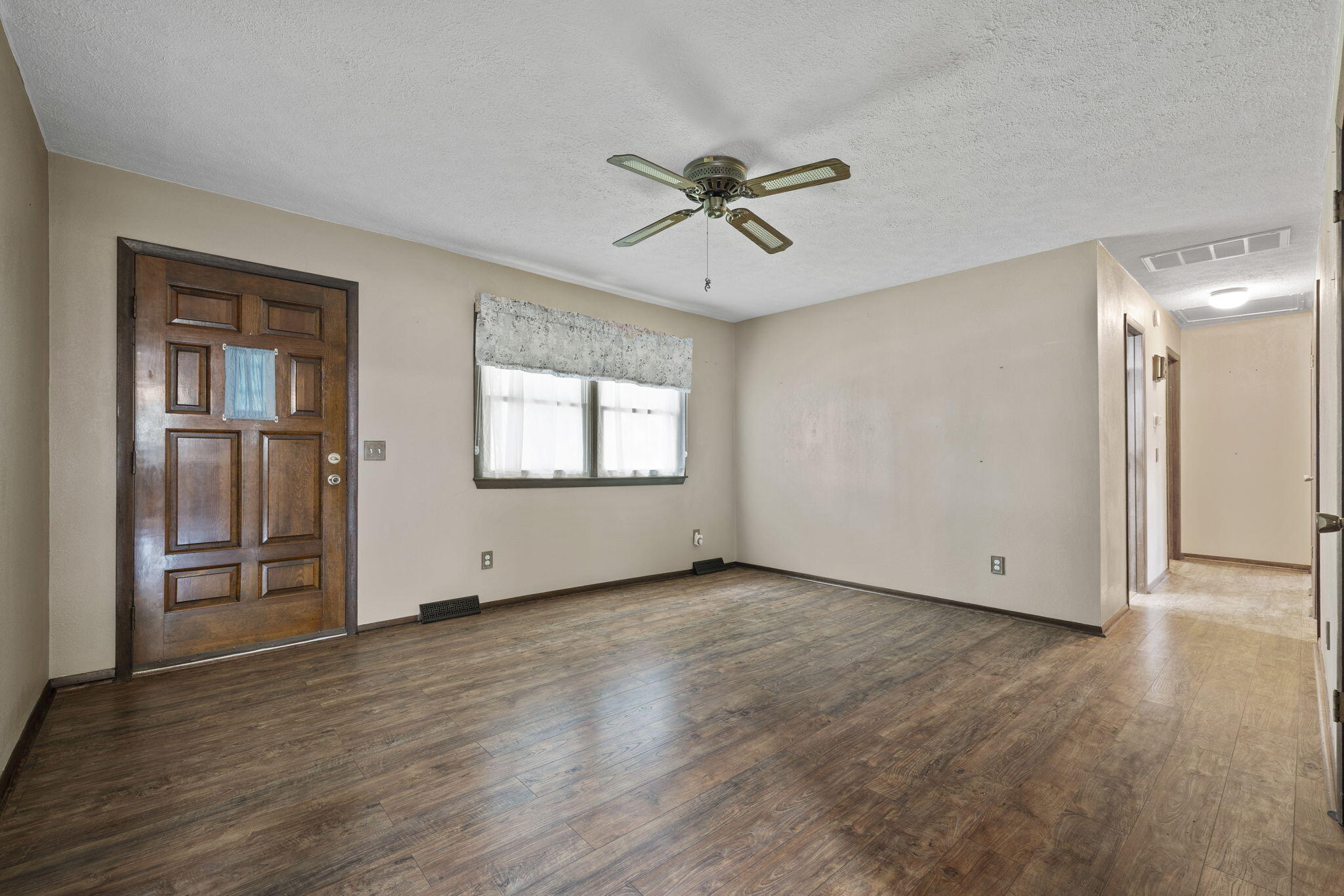 830 West Morningside Street Property Photo 4