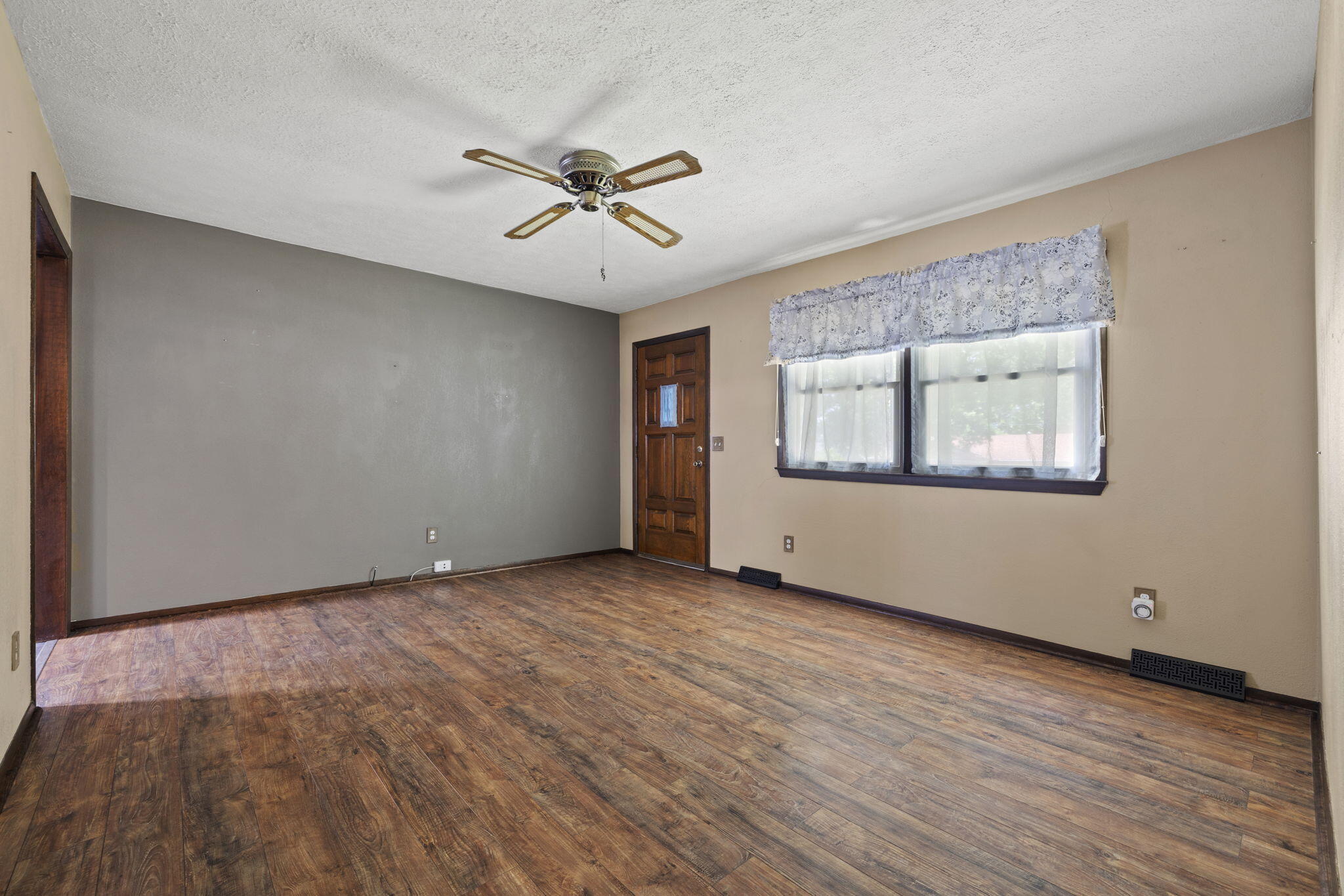 830 West Morningside Street Property Photo 5