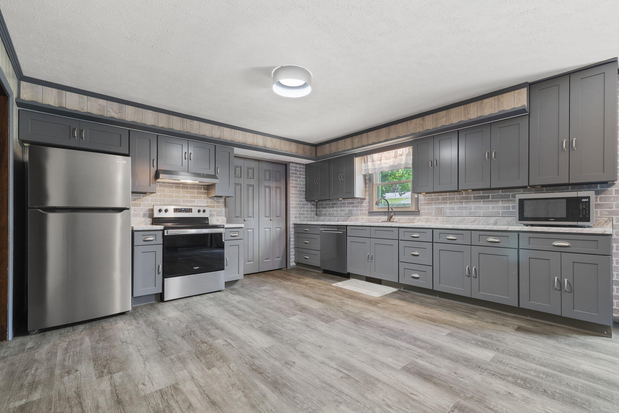 830 West Morningside Street Property Photo 7