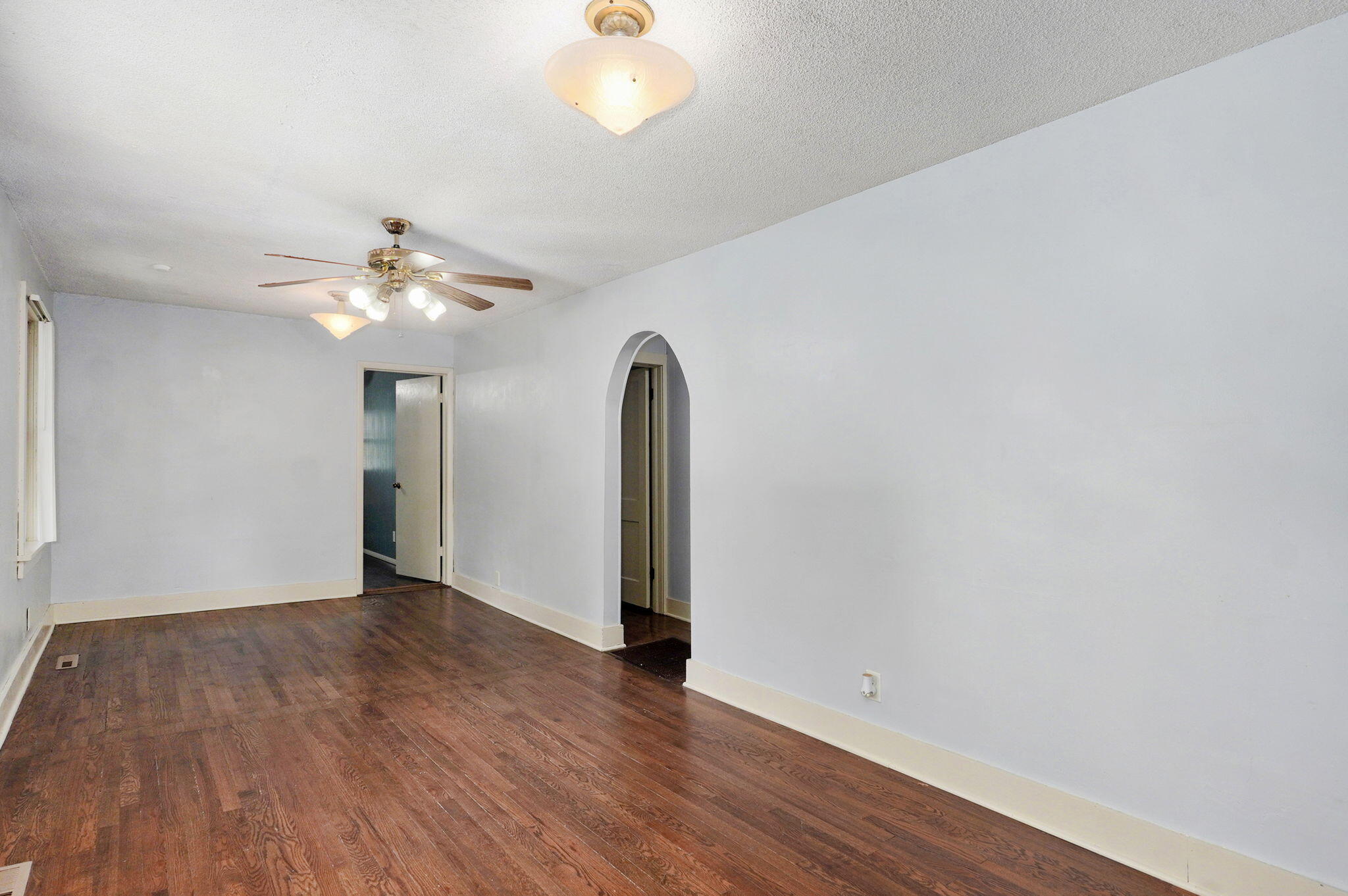 2119 West Farm Road 98 Property Photo 5