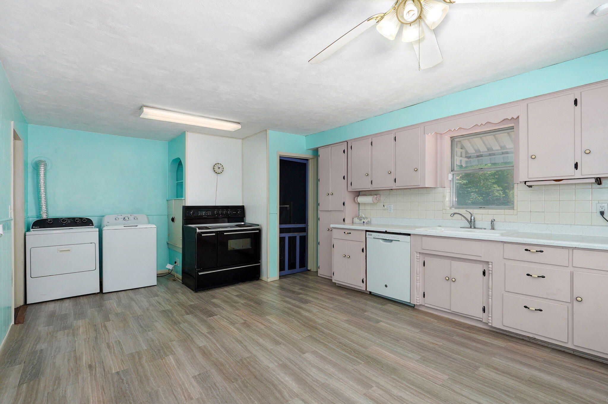 2119 West Farm Road 98 Property Photo 14
