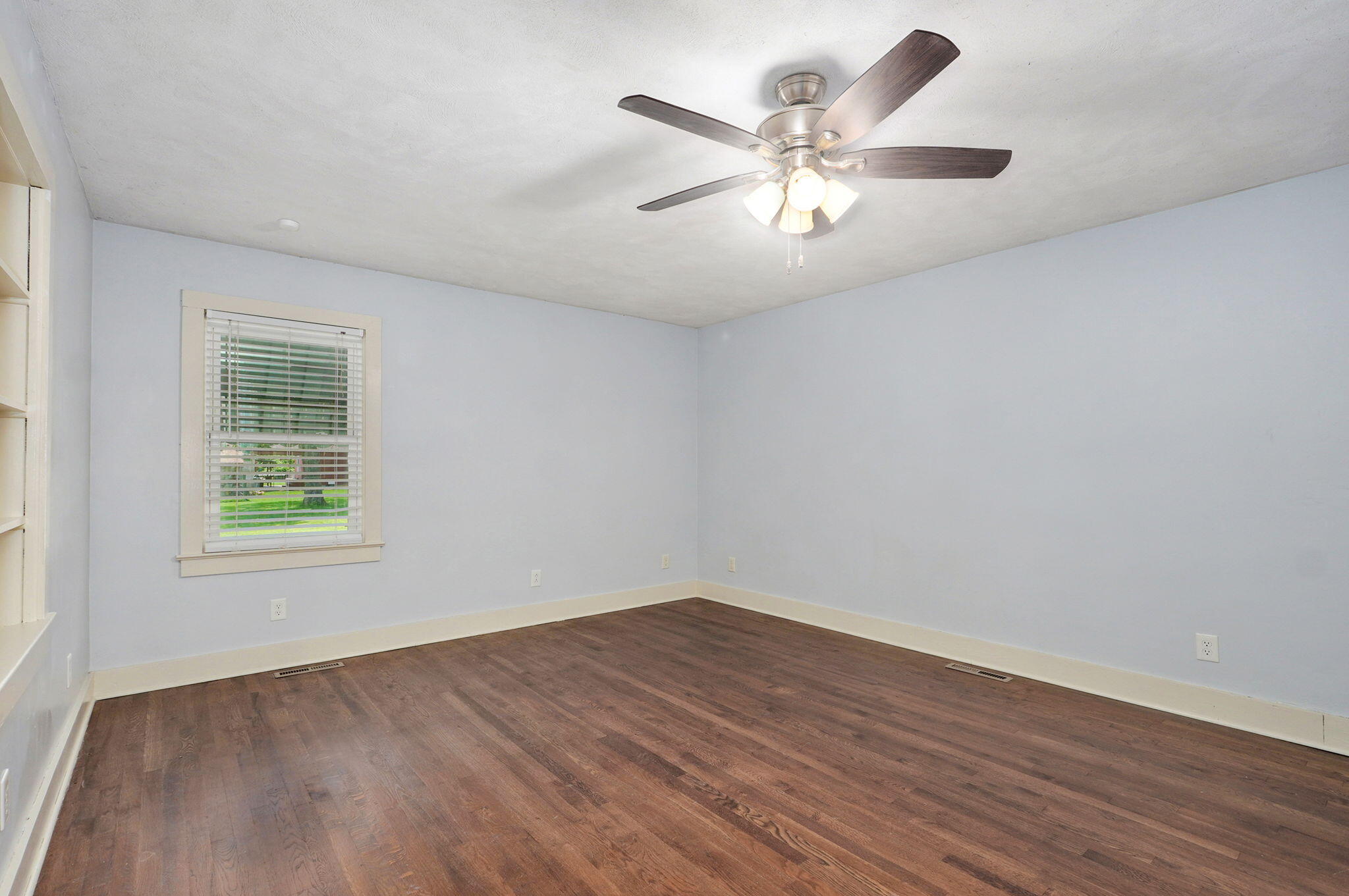 2119 West Farm Road 98 Property Photo 18