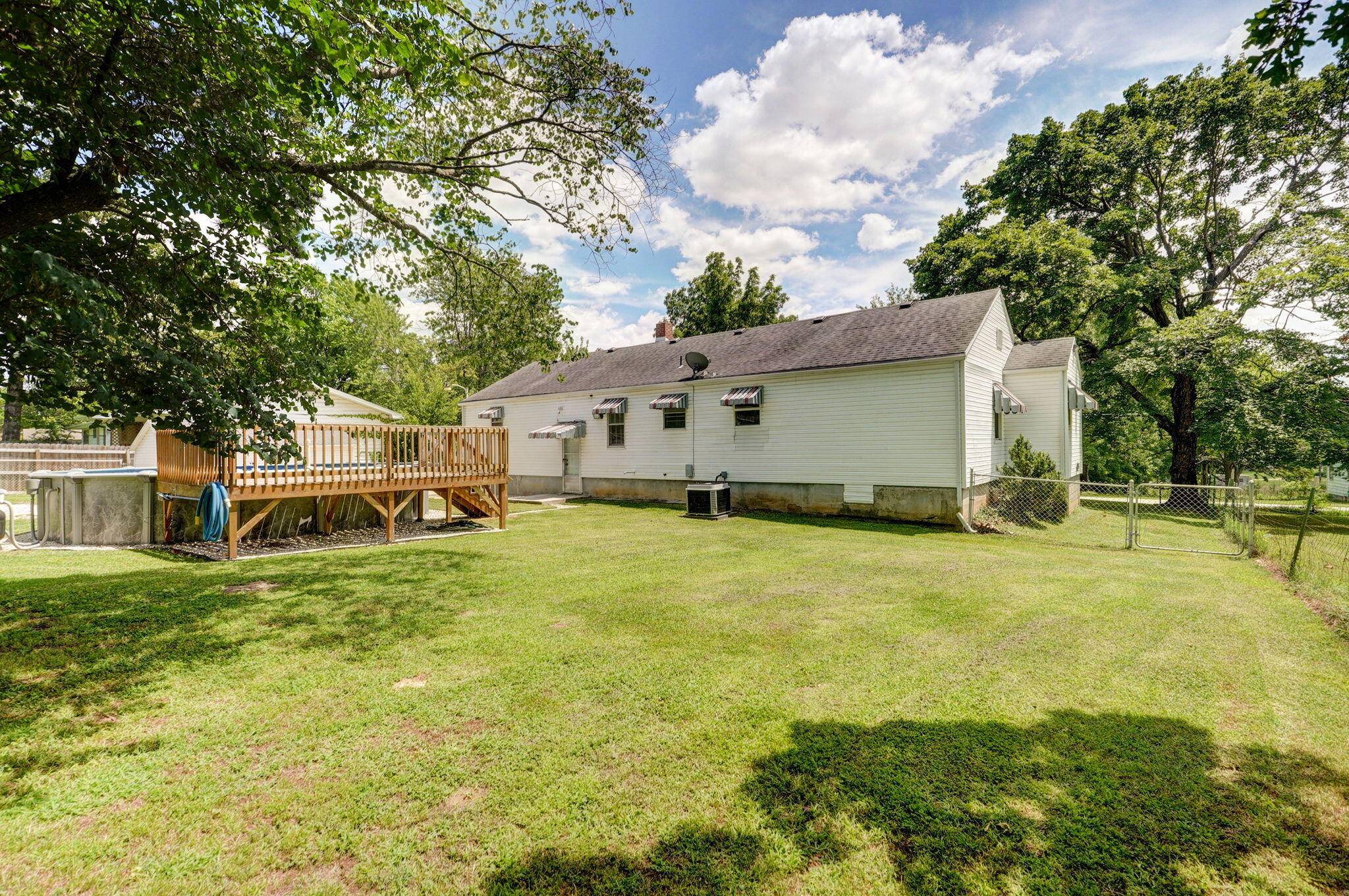 2119 West Farm Road 98 Property Photo 27