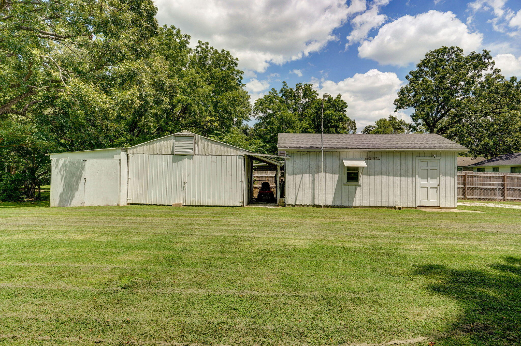 2119 West Farm Road 98 Property Photo 33