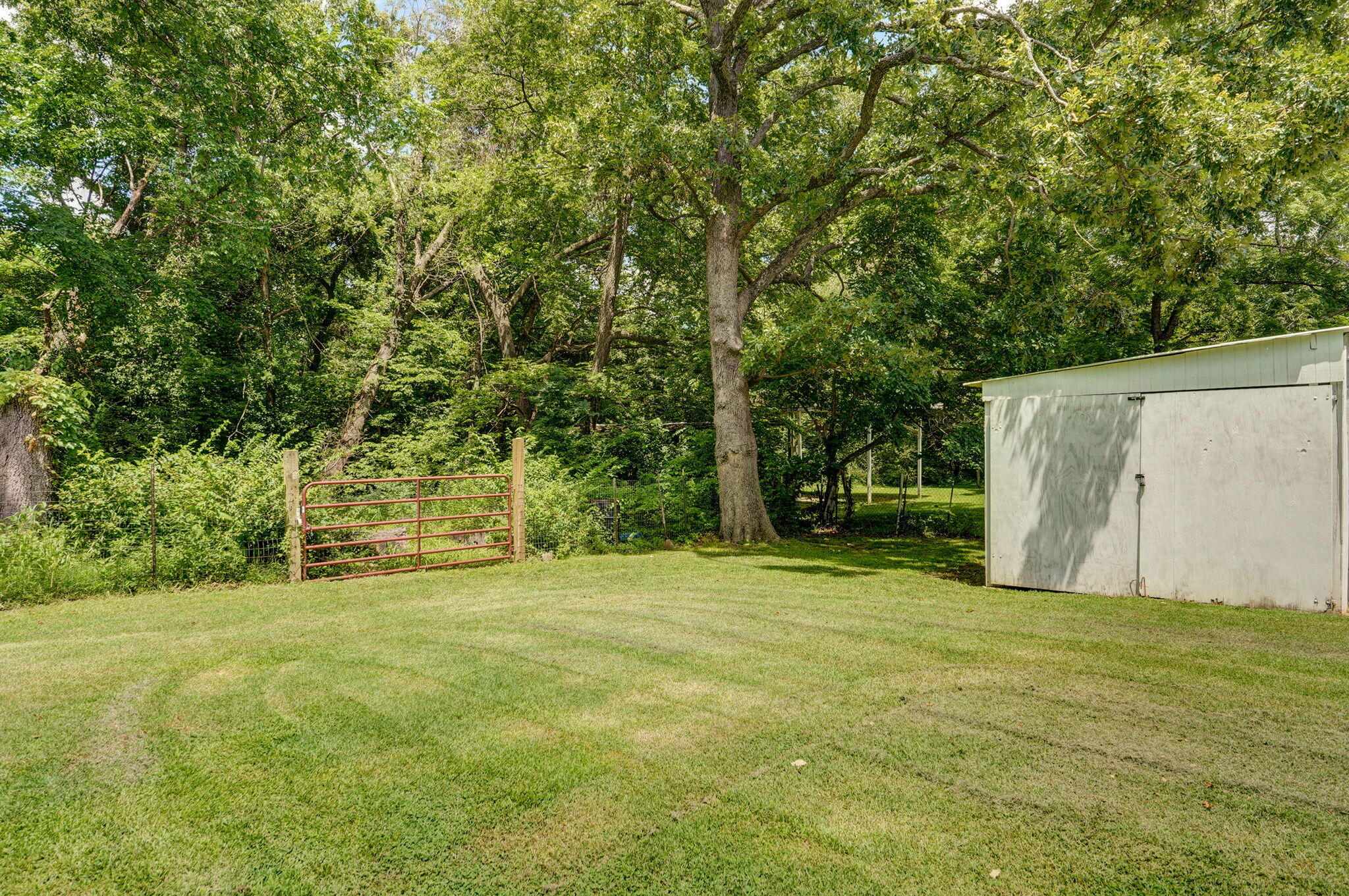 2119 West Farm Road 98 Property Photo 37