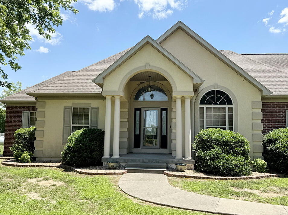 15851 South 1400 Road Property Photo 4