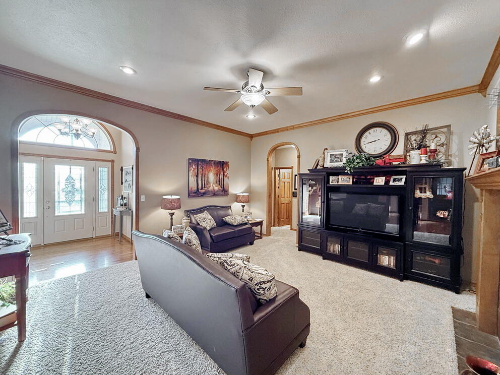 15851 South 1400 Road Property Photo 7