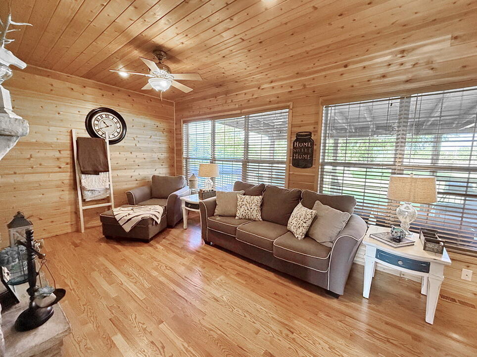 15851 South 1400 Road Property Photo 19