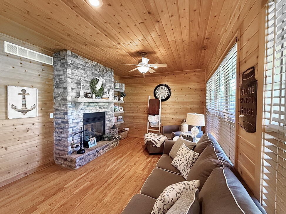 15851 South 1400 Road Property Photo 20