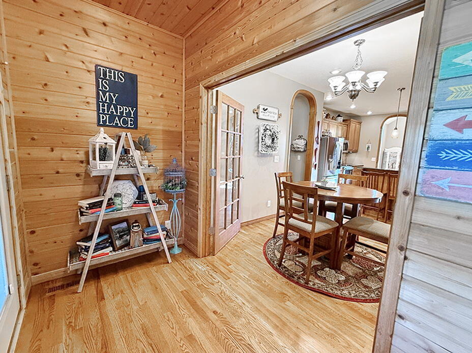 15851 South 1400 Road Property Photo 23