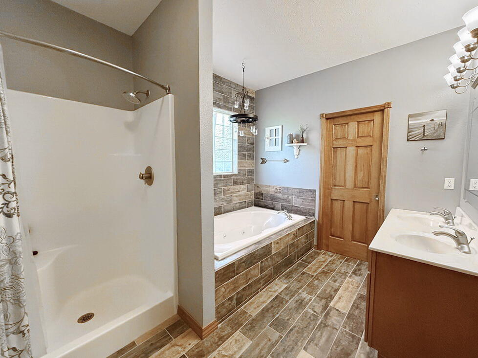 15851 South 1400 Road Property Photo 27
