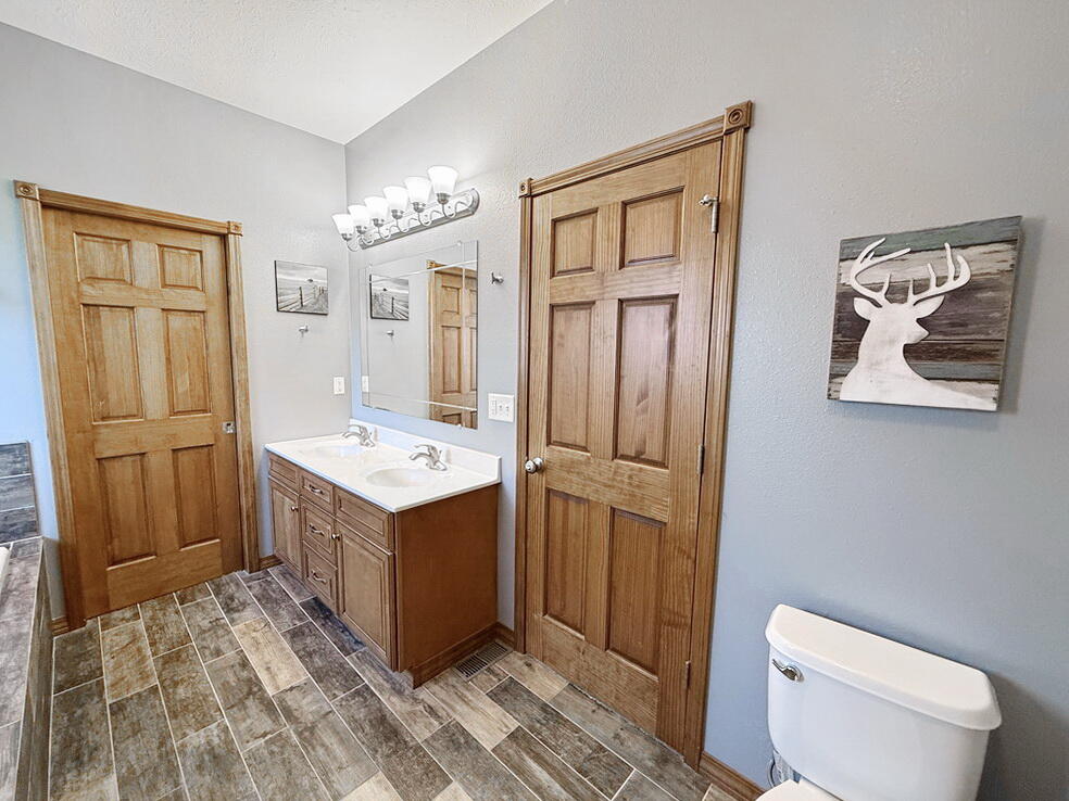 15851 South 1400 Road Property Photo 28