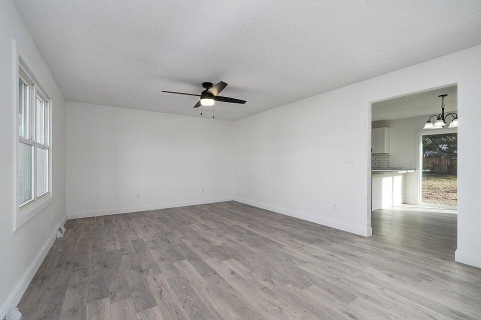 502 South Walnut Street Property Photo 5