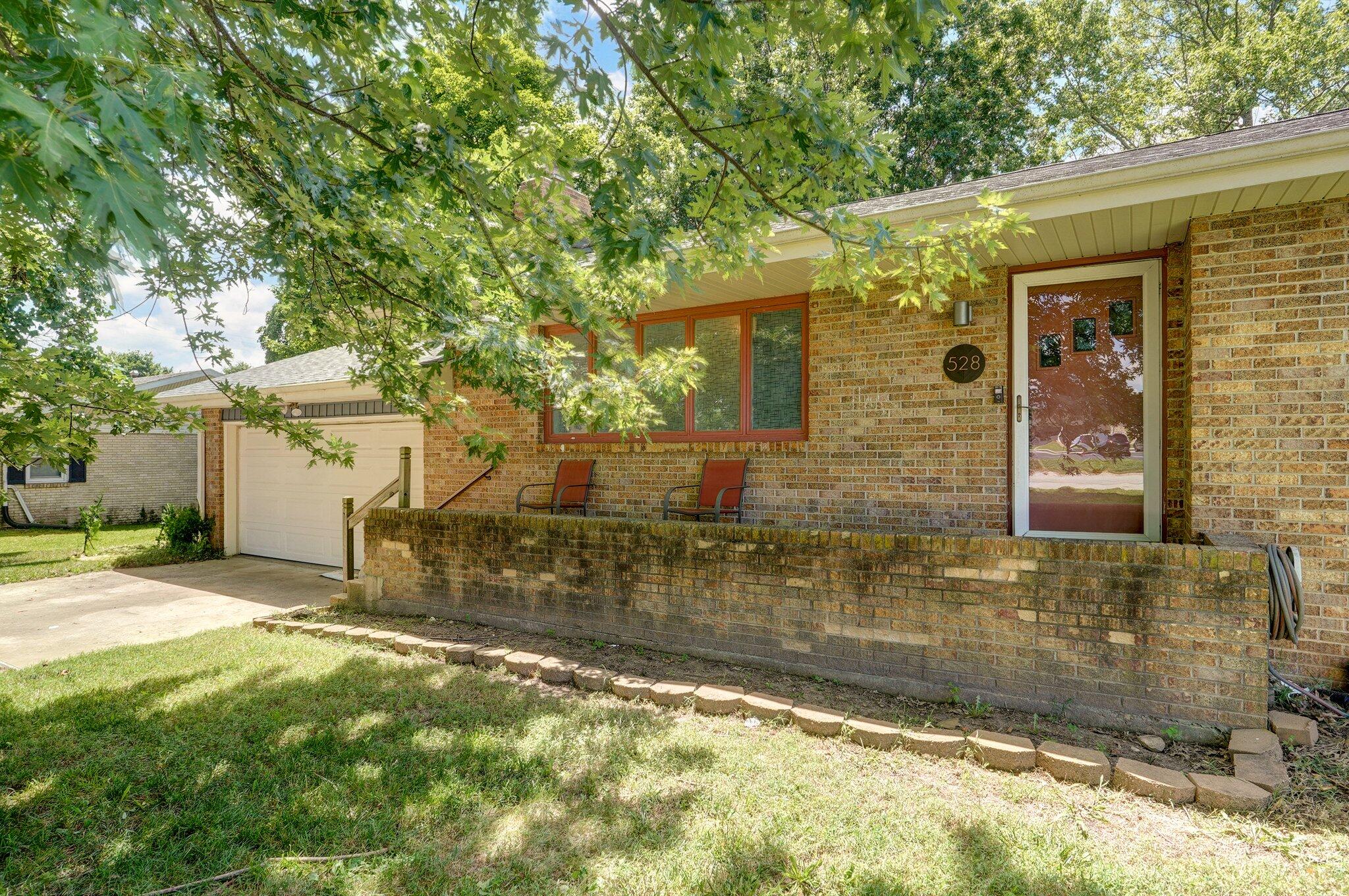 528 North Locust Street Property Photo 2
