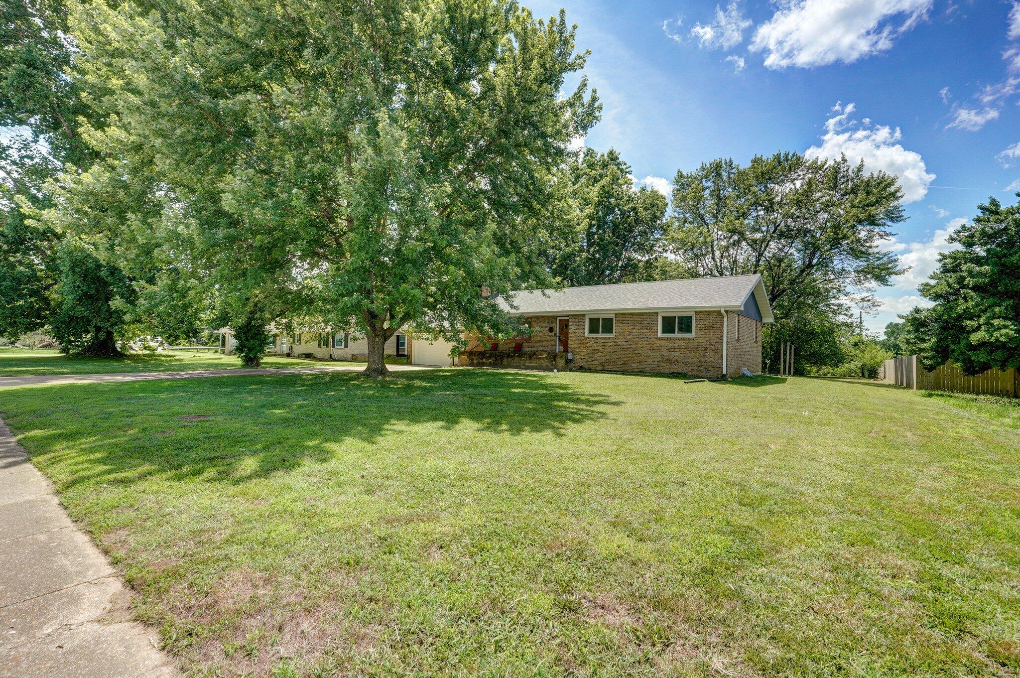 528 North Locust Street Property Photo 3