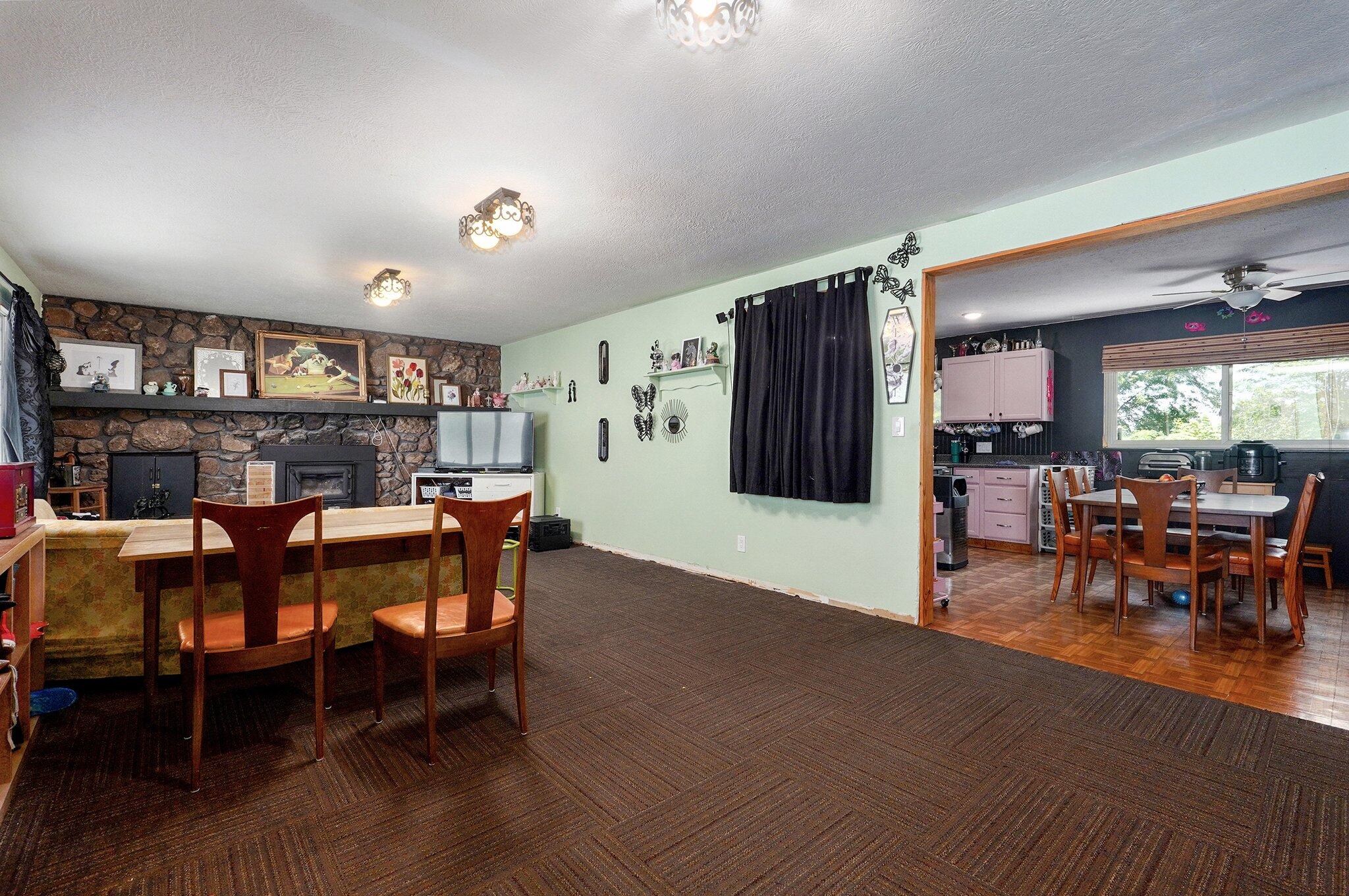 528 North Locust Street Property Photo 5