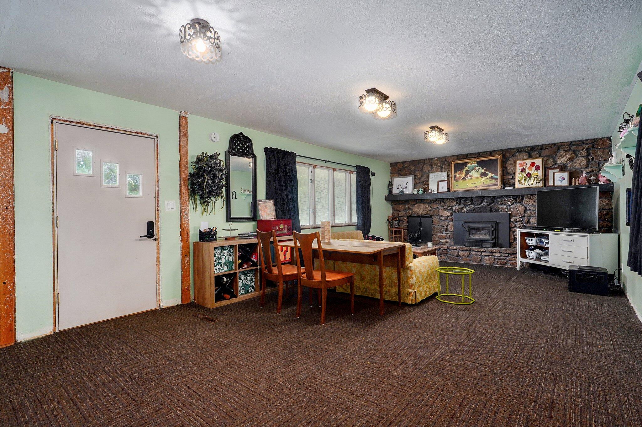 528 North Locust Street Property Photo 6