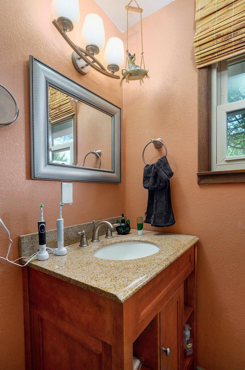 528 North Locust Street Property Photo 13