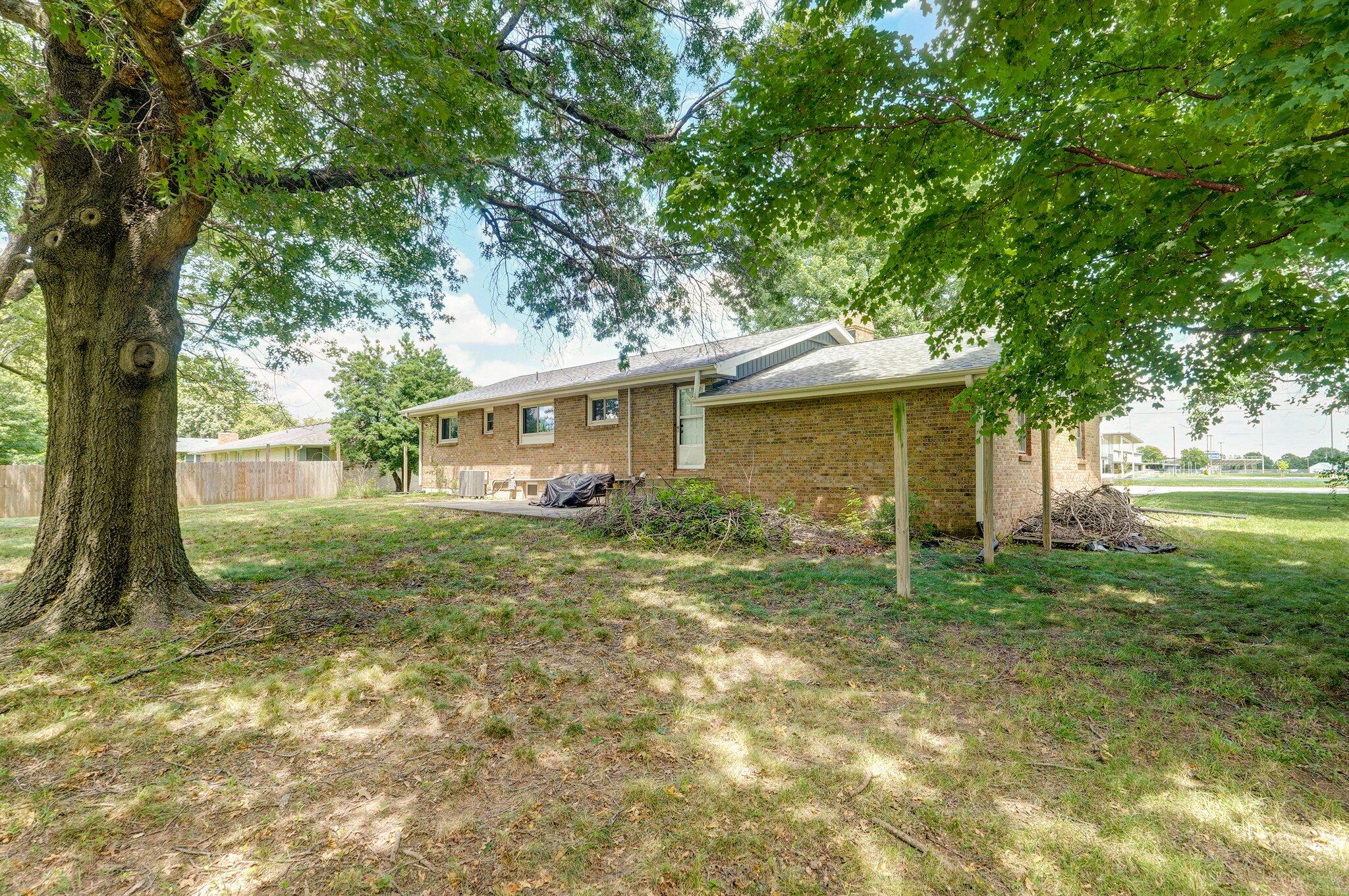 528 North Locust Street Property Photo 33