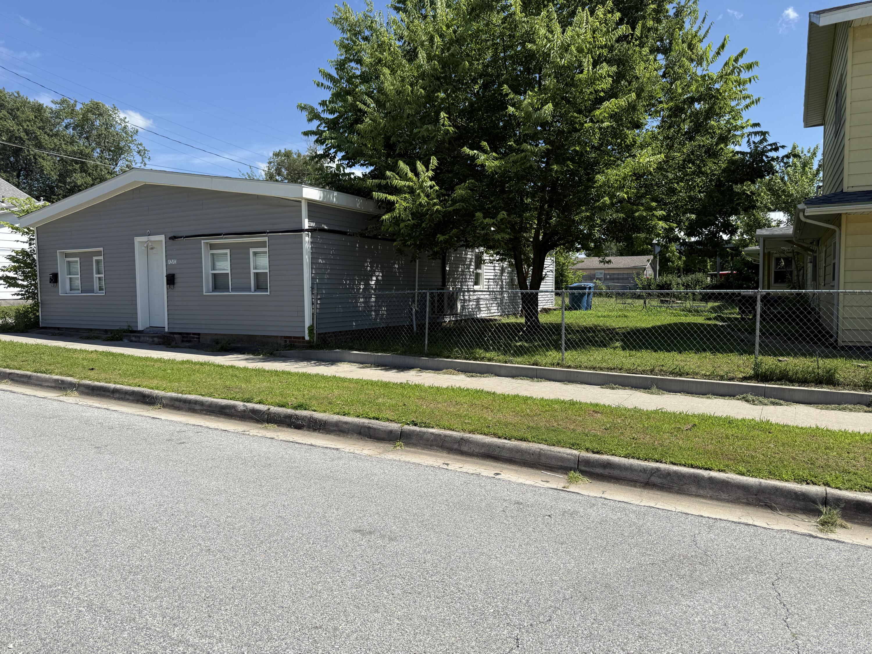 2103 South Porter Avenue Property Photo 6